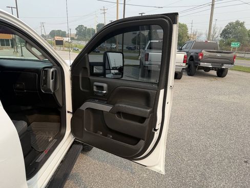 Used 2018 Chevrolet Silverado 1500 LT w/ LPO, Essentials Package AWD/4WD image 20