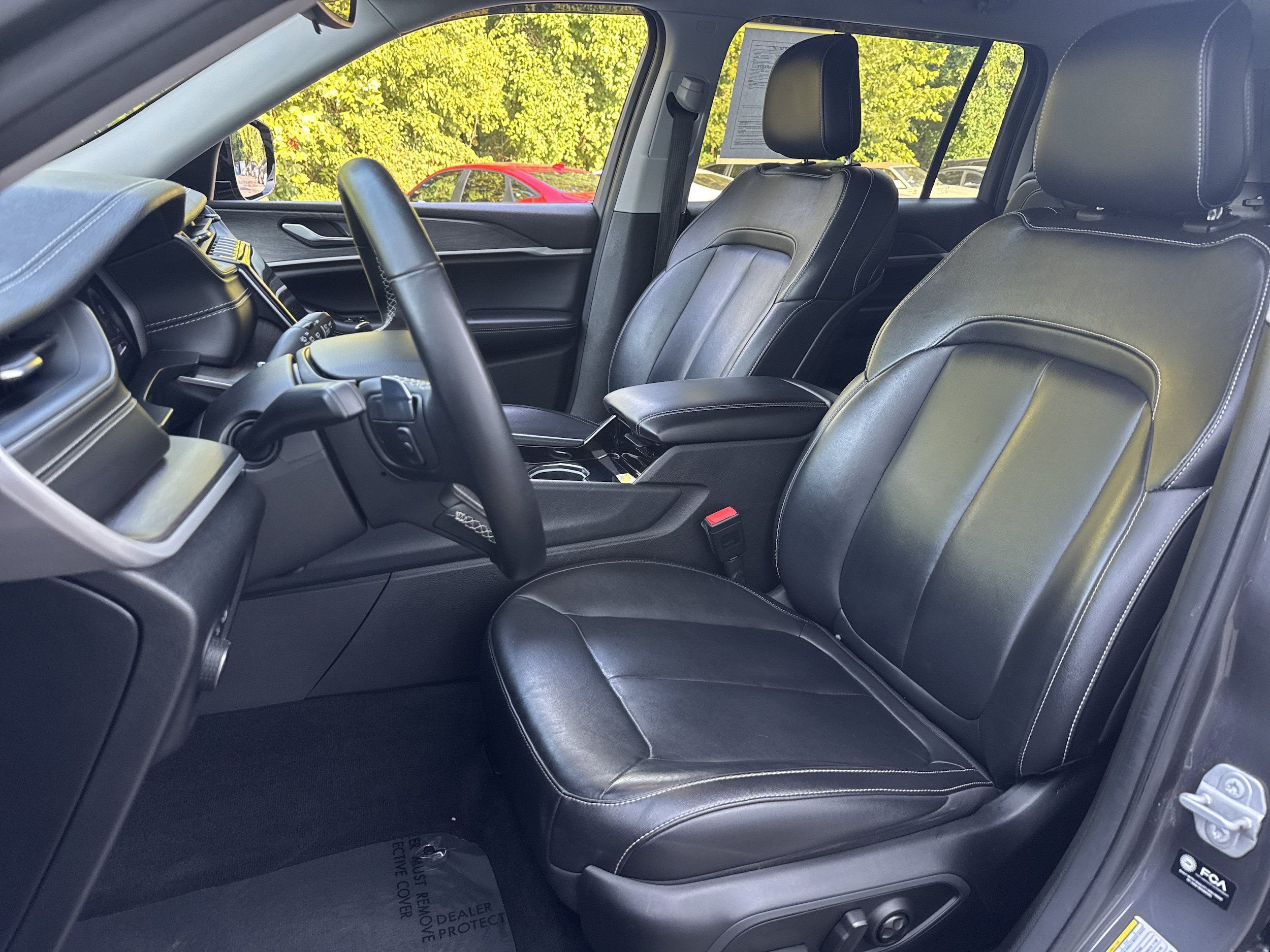 Used 2022 Jeep Grand Cherokee L Limited AWD/4WD image 5