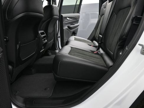 New 2025 Jeep Grand Cherokee Altitude image 13