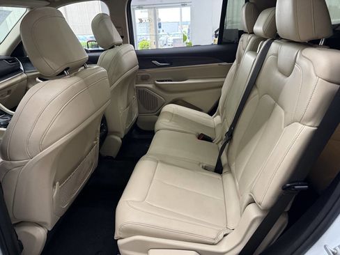 Used 2021 Jeep Grand Cherokee L Limited AWD/4WD image 13