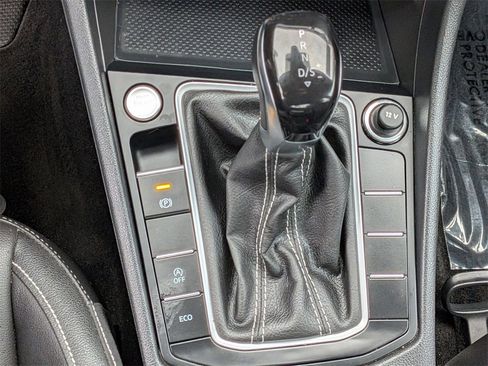 Used 2024 Volkswagen Jetta SE image 24