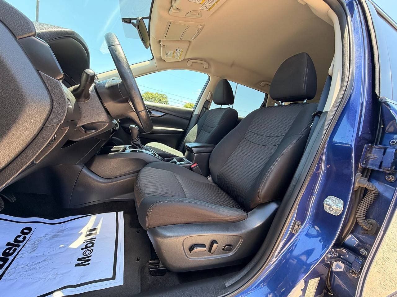 Used 2018 Nissan Rogue SV AWD/4WD image 11