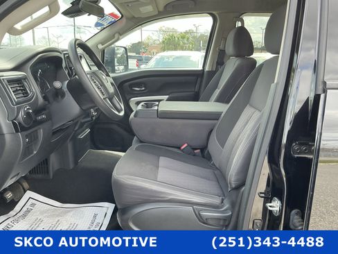 Used 2022 Nissan Titan SV image 11