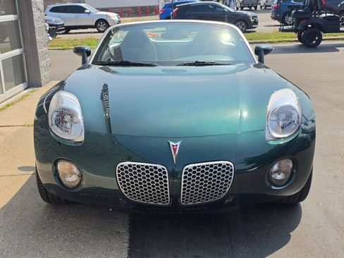 Used 2006 Pontiac Solstice Convertible w/ Power Package RWD image 2