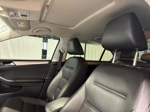 Used 2017 Volkswagen Jetta SE FWD image 16