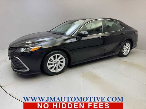 Used 2023 Toyota Camry LE image 1