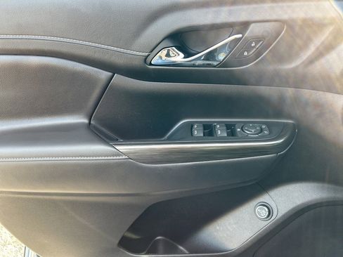 Used 2023 GMC Acadia SLT image 11