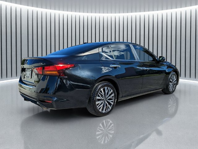Used 2023 Nissan Altima 2.5 SV w/ SV Premium Package FWD image 4