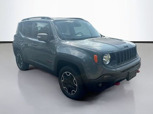 Used 2016 Jeep Renegade Trailhawk AWD/4WD image 3