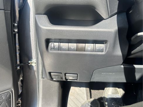 Used 2022 Toyota RAV4 XLE Premium AWD/4WD image 21