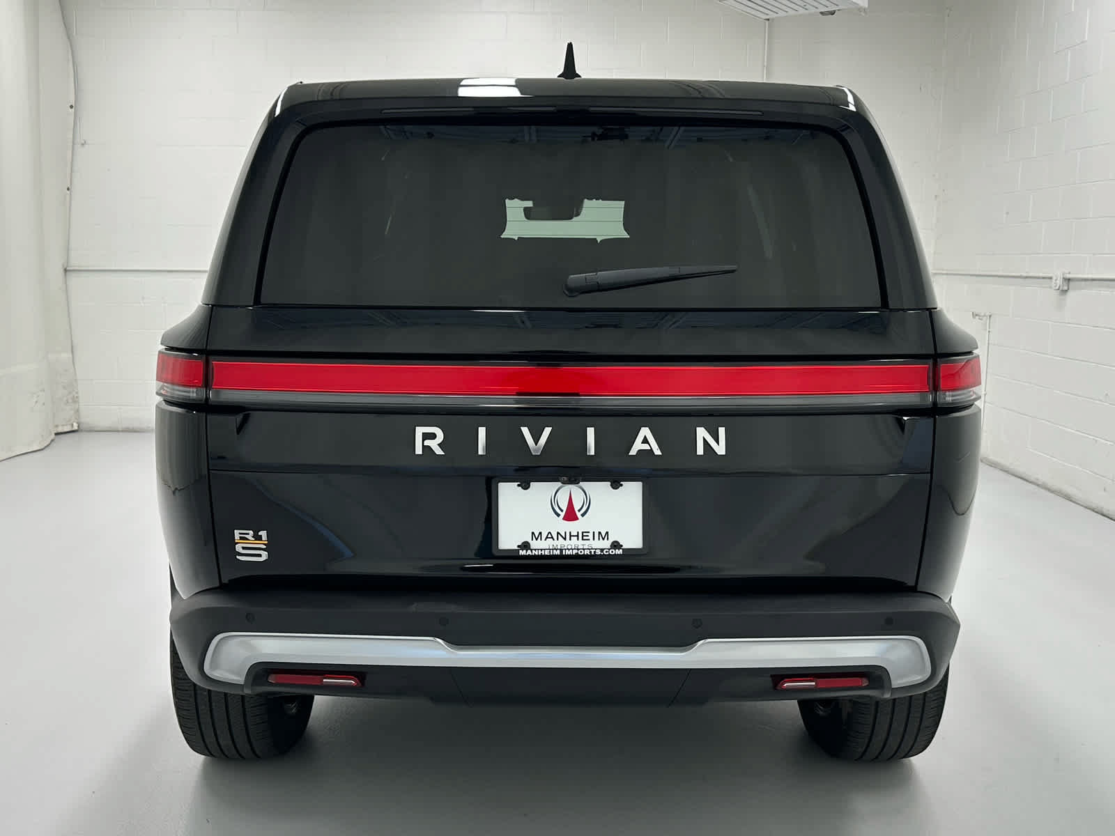 Used 2023 Rivian R1S Adventure Quad AWD/4WD image 7
