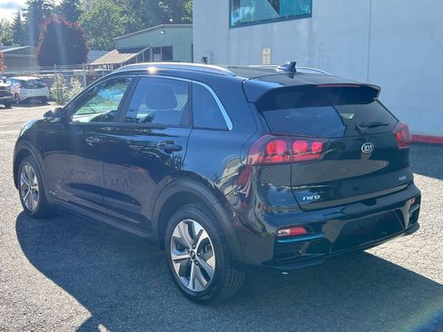 Used 2019 Kia Niro EX w/ Cold Weather Package 2.0 FWD image 3