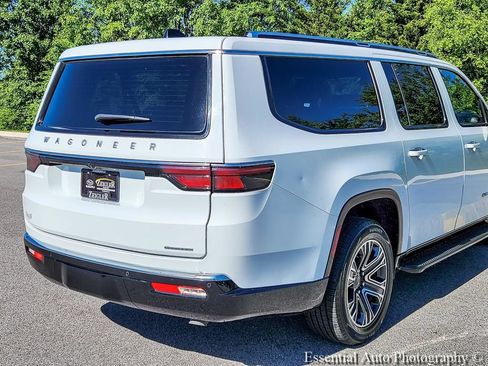 Used 2024 Jeep Wagoneer L Series II w/ Flexible Seating Group AWD/4WD image 6