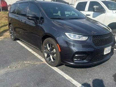 Used 2021 Chrysler Pacifica Touring-L w/ S Appearance Package