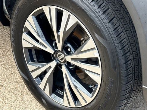 Used 2021 Nissan Rogue SV image 11