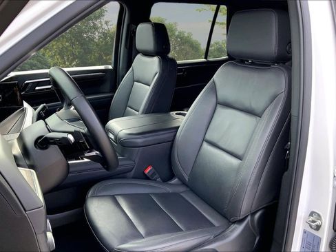 Used 2025 Chevrolet Tahoe Z71 AWD/4WD image 21
