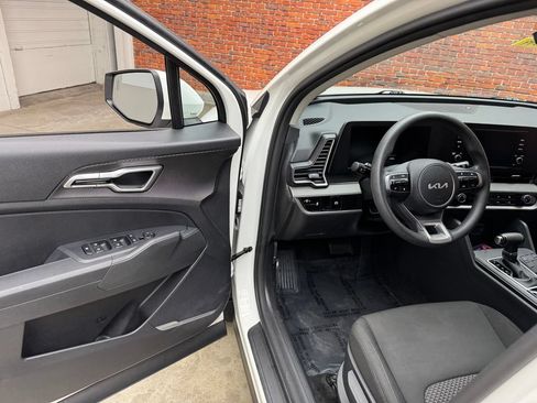 Used 2024 Kia Sportage LX AWD/4WD image 7