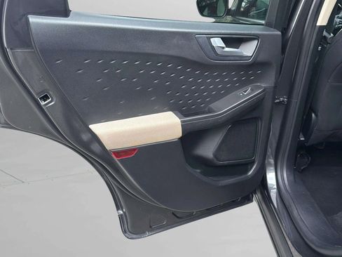 Used 2020 Ford Escape SE image 25