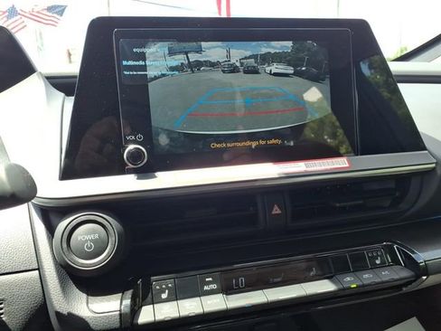 Used 2026 Toyota Prius FWD image 17
