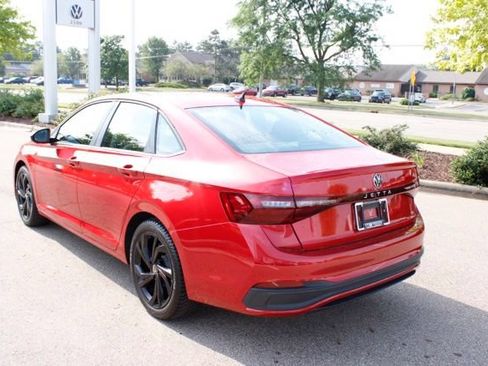 Used 2025 Volkswagen Jetta SE w/ Sunroof Package FWD image 6