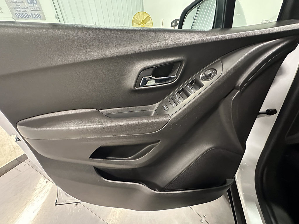 Used 2020 Chevrolet Trax LS w/ Tint and Cruise Package FWD image 18