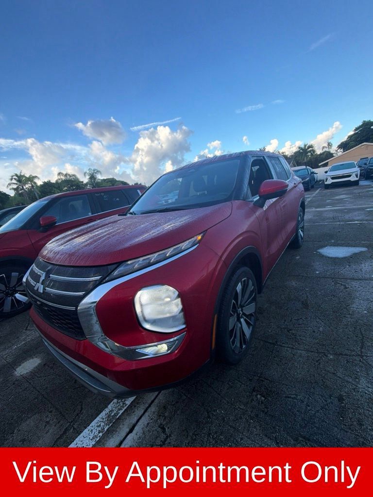 Used 2025 Mitsubishi Outlander SE FWD image 1
