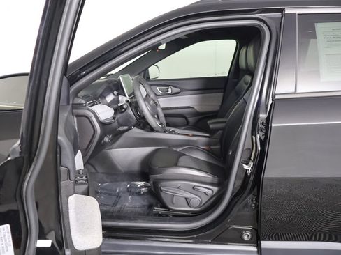Used 2025 Jeep Compass Latitude AWD/4WD image 28