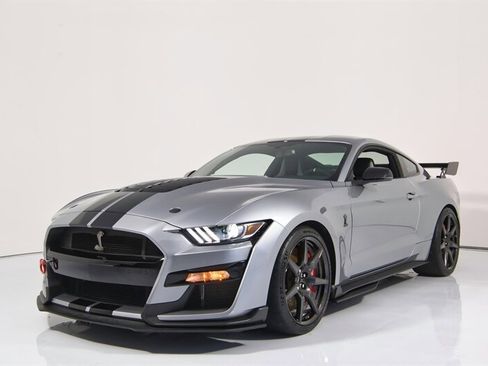 Used 2022 Ford Mustang Shelby GT500 w/ Carbon Fiber Track Pack RWD image 4