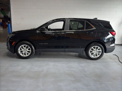 Used 2024 Chevrolet Equinox LT w/ LPO, Floor Liner Package FWD image 2