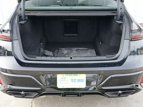 Used 2023 BMW 760i xDrive w/ Executive Package image 10