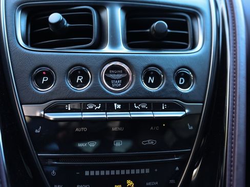 Used 2019 Aston Martin DB11 Coupe image 11