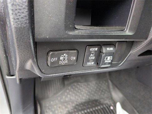 Used 2017 Toyota Tacoma Limited image 19