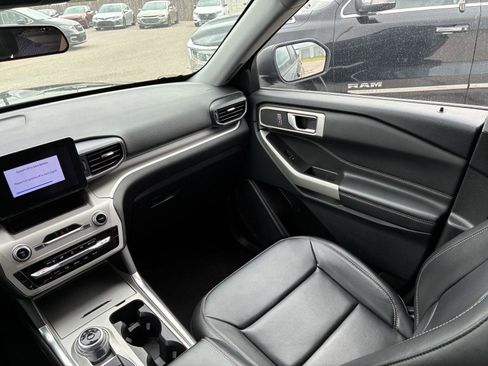 Used 2024 Ford Explorer XLT w/ Equipment Group 202A image 12