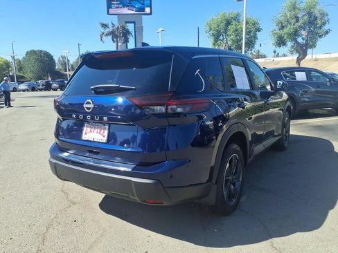 Certified 2025 Nissan Rogue SV FWD image 6