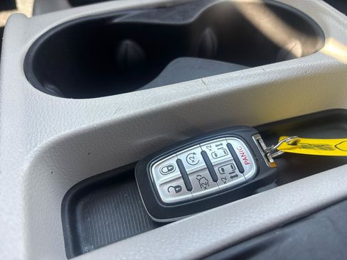 Used 2024 Chrysler Voyager LX FWD image 20