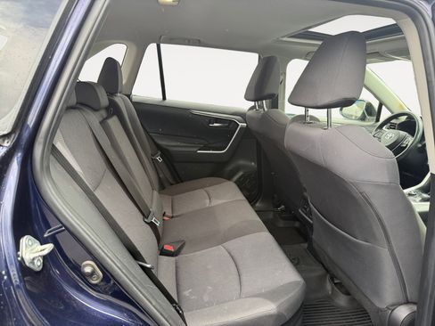 Used 2022 Toyota RAV4 XLE w/ Convenience Package image 18