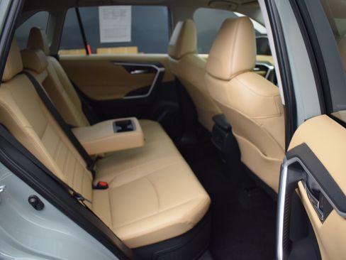 Used 2022 Toyota RAV4 XLE Premium AWD/4WD image 11