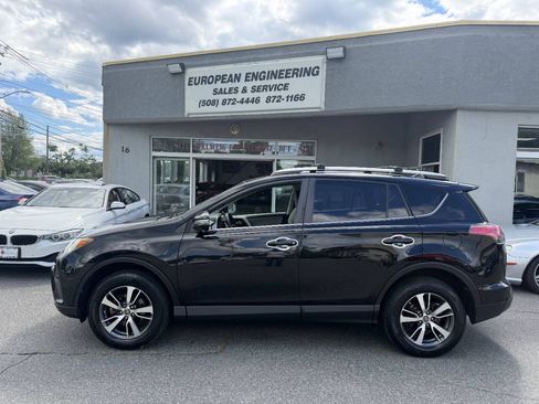 Used 2017 Toyota RAV4 XLE AWD/4WD image 4