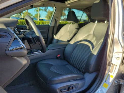 Used 2023 Toyota Camry SE image 16