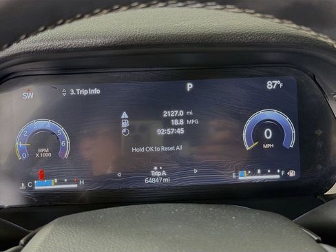 Used 2024 Jeep Grand Cherokee Laredo RWD image 15