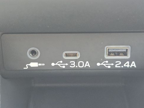 Certified 2025 Subaru Outback Premium w/ Popular Package #1 AWD/4WD image 12