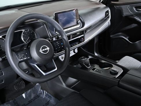 Used 2023 Nissan Rogue SV image 12