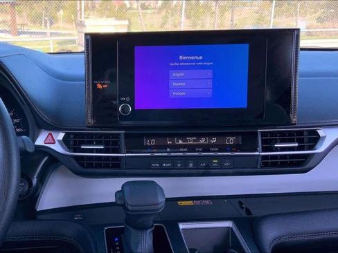 Certified 2025 Toyota Sienna LE w/ LE Plus Package image 7