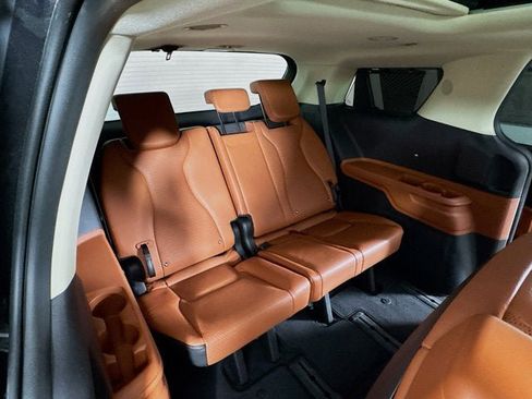 Used 2024 Kia Carnival SX Prestige FWD image 29