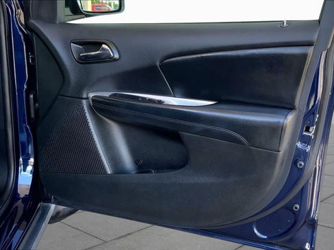 Used 2018 Dodge Journey SXT w/ Connectivity Group FWD image 23
