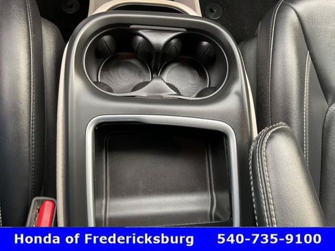 Used 2024 Chrysler Pacifica Touring-L FWD image 39