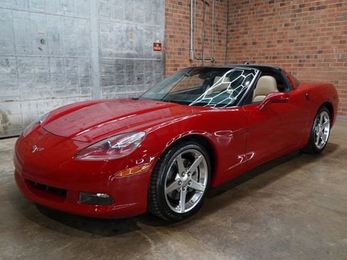 Used 2005 Chevrolet Corvette Coupe w/ Preferred Equipment Group RWD image 35