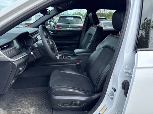 Used 2024 Jeep Grand Cherokee Altitude image 20