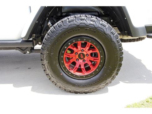 Used 2023 Jeep Gladiator Rubicon w/ LED Lighting Group AWD/4WD image 32