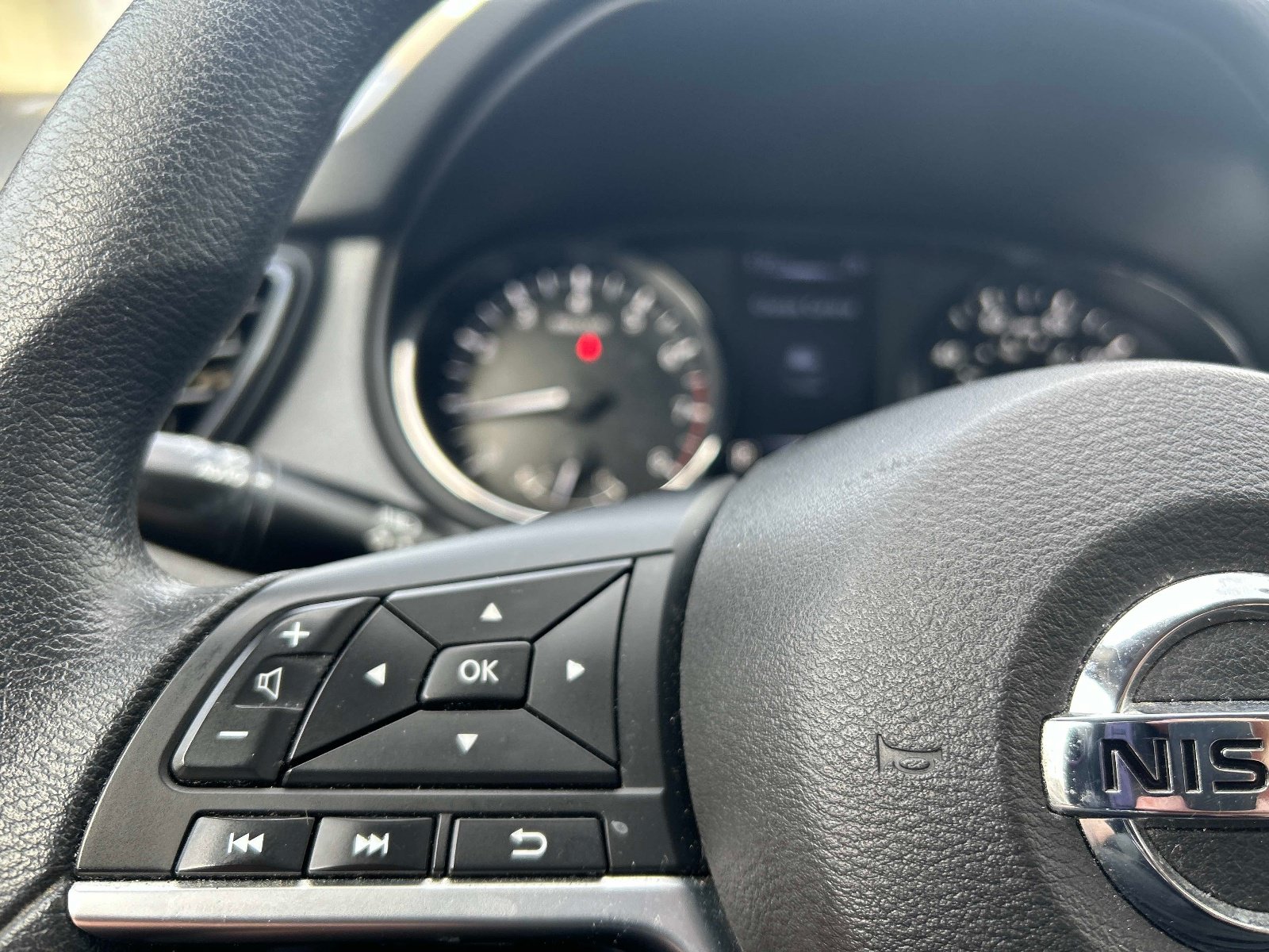 Used 2017 Nissan Rogue Sport SV AWD/4WD image 23